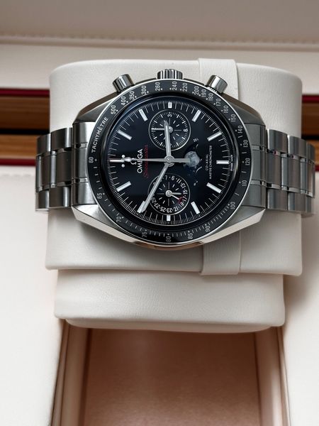 Omega Speedmaster Moonphase 304.30.44.52.01.001
